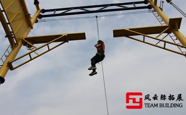 為提升團(tuán)隊(duì)向心力凝聚力主題的拓展訓(xùn)練活動(dòng)