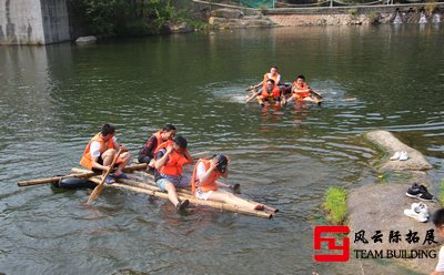 追求卓越品質(zhì)，鑄造精英團(tuán)隊(duì)為主題的素質(zhì)拓展培訓(xùn)