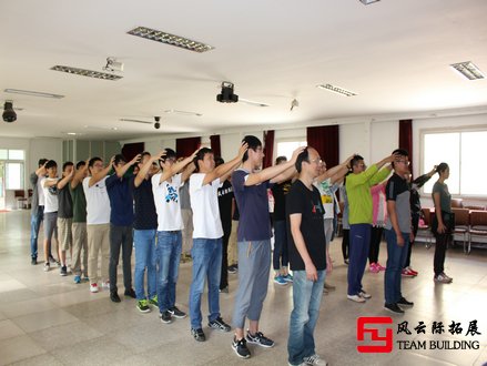  大學生素質(zhì)拓展訓練活動圖片