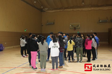 團(tuán)隊(duì)拓展訓(xùn)練活動圖片